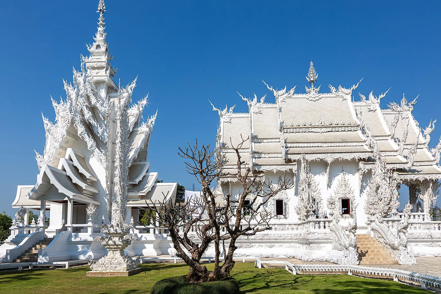 White-Temple-3-Chiang-Rai-Thailand
